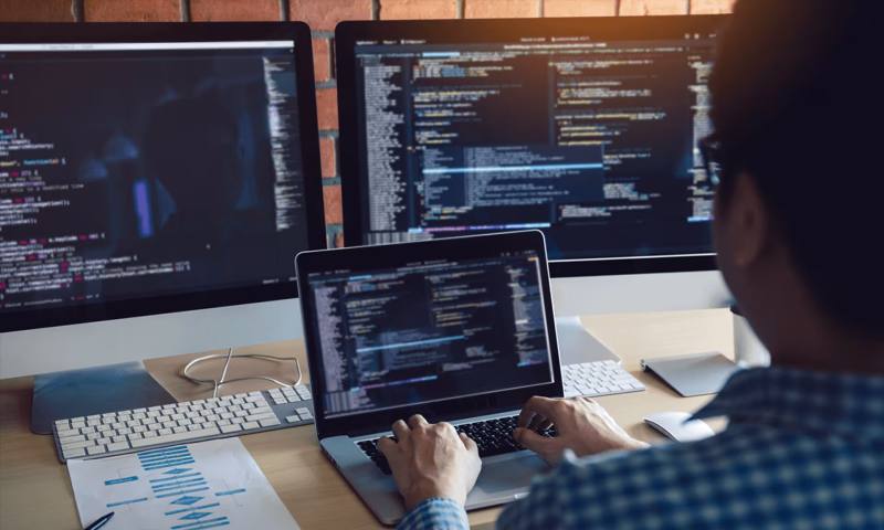 数据科学选型：R与Python如何赋能正镶白旗网站建设？